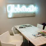 Globetrotter Hostel, By Albany León
