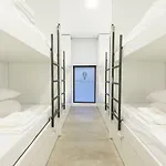 Globetrotter Hostel, By Albany León