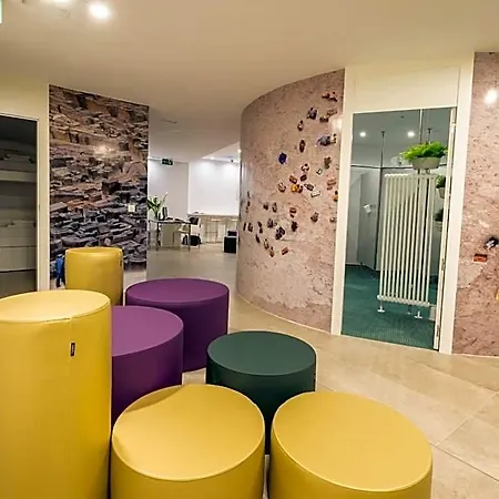 Albergue Globetrotter Hostel, By Albany Leão