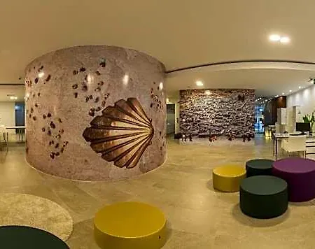 Globetrotter Hostel, By Albany *