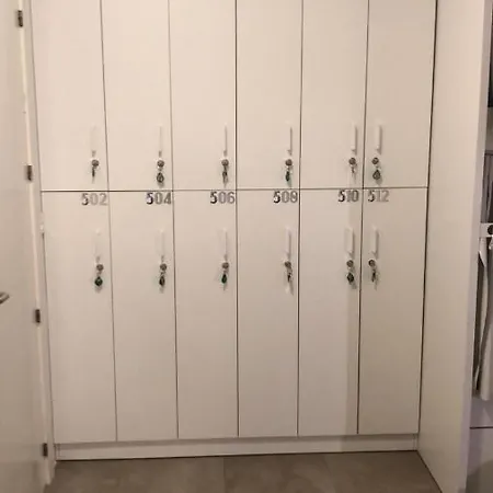 Globetrotter Hostel, By Albany * 레온