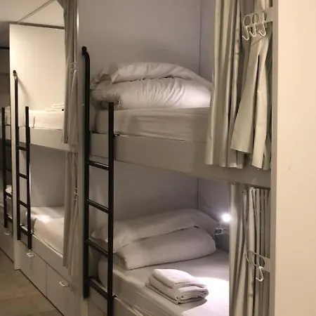 Albergue Globetrotter Hostel, By Albany *