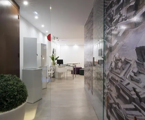 Globetrotter Hostel, By Albany