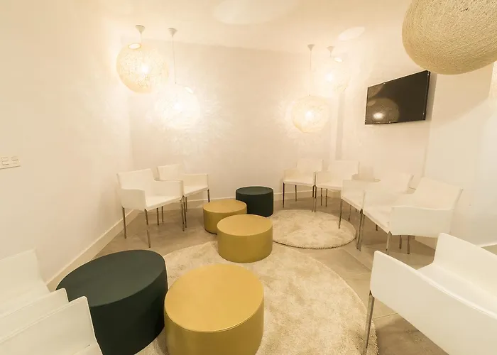 Globetrotter Hostel, By Albany * 레온