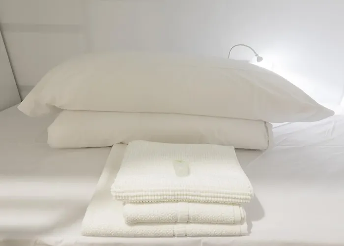 Globetrotter Hostel, By Albany 호스텔 *