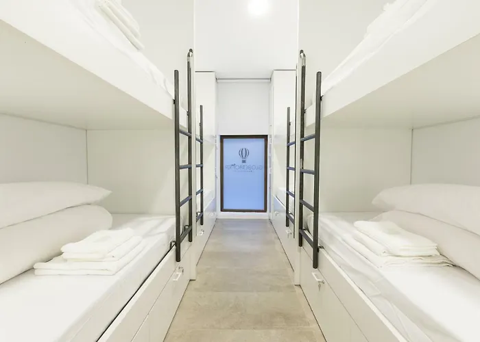 Globetrotter Hostel, By Albany 莱昂