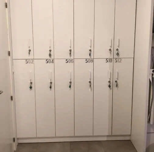 Globetrotter Hostel, By Albany * 레온